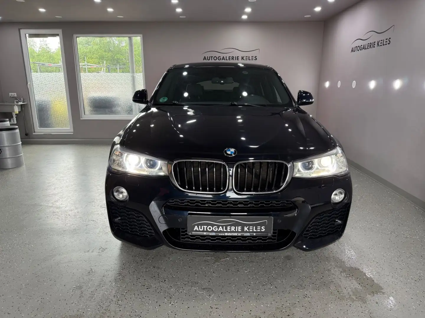 BMW X4 xDrive 20 d M-Paket LEDER*NAVI*XEN*KAM*STHZ Schwarz - 2