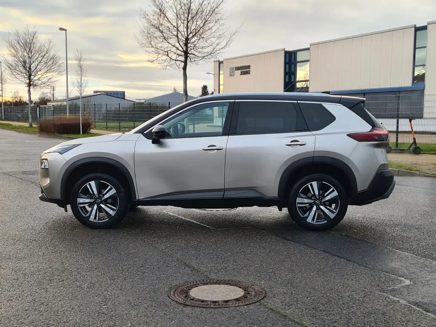 Nissan X-Trail Visia*1.Hand*Autom.*Navi*RFK* Grau - 2