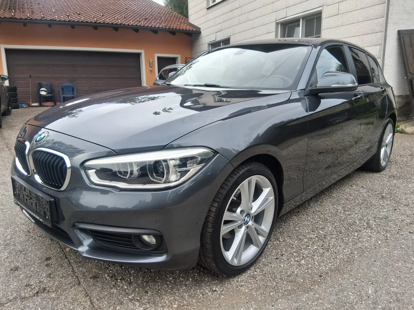 BMW 116 116d Urban Line Urban Line Grau - 1