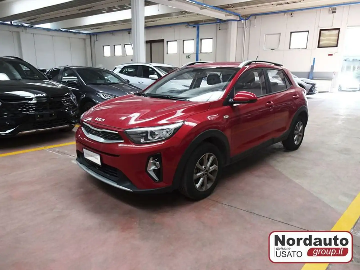 Kia Stonic 1.2 DPI Urban Czerwony - 1