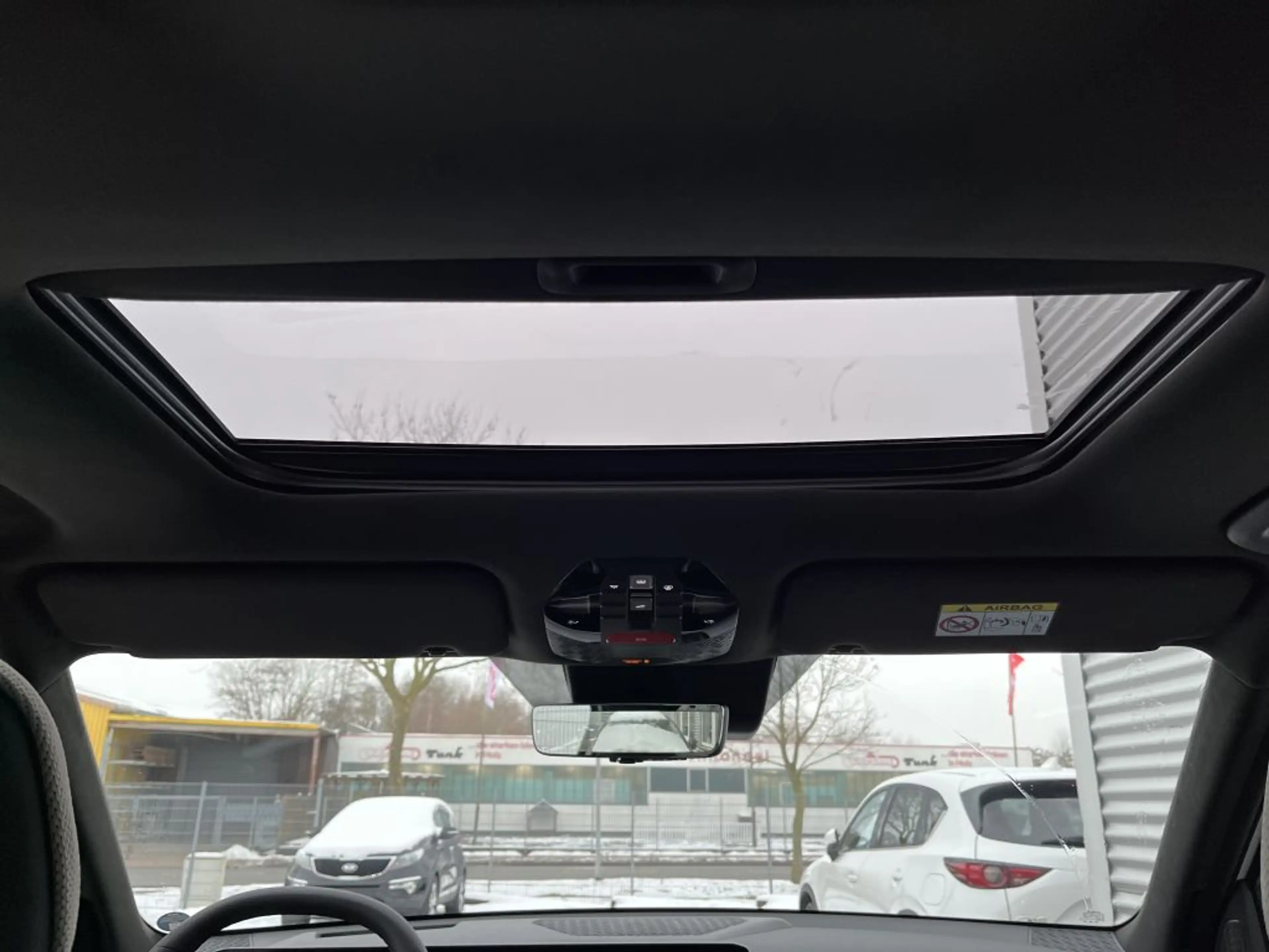 Kia EV9 99,8-kWh AWD GT-line Launch Edition — photo 15
