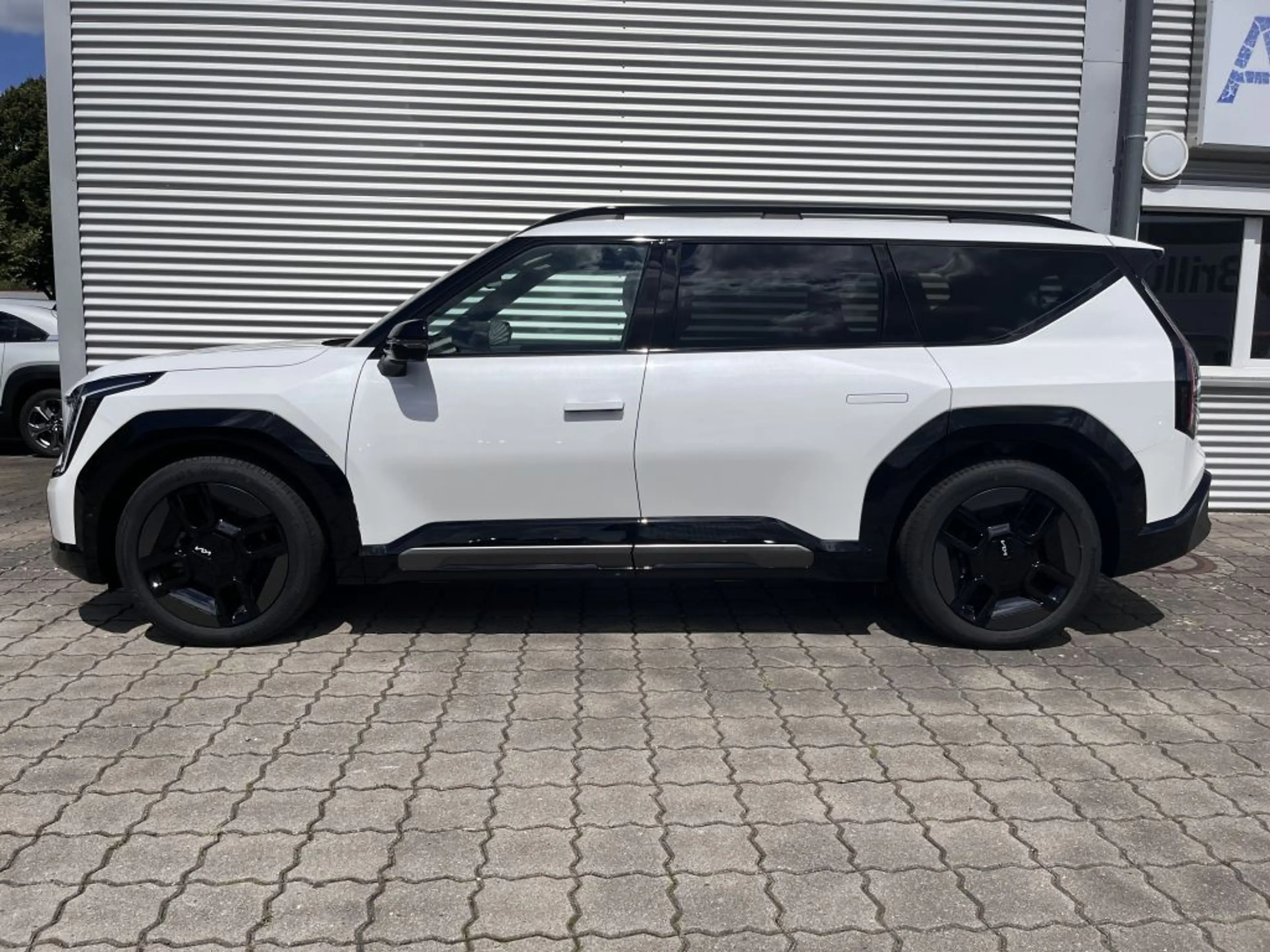 Kia EV9 99,8-kWh AWD GT-line Launch Edition — photo 4