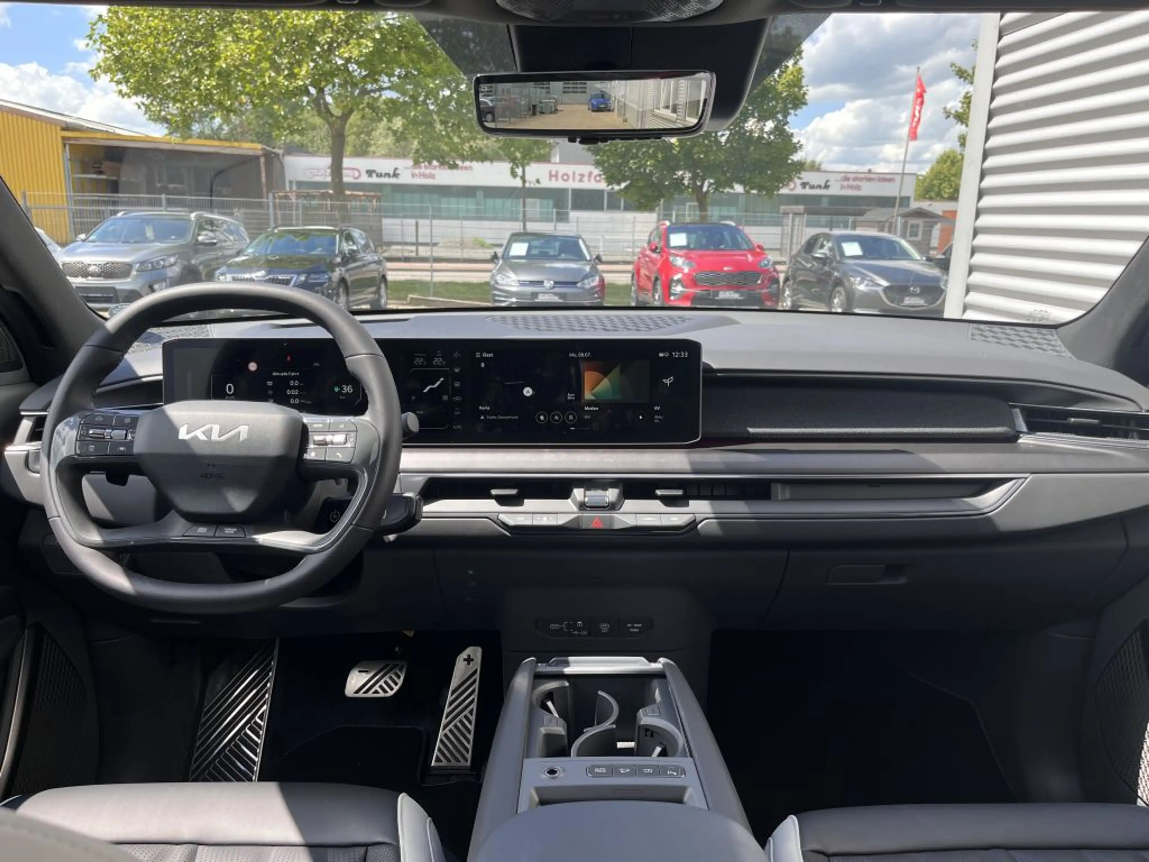 Kia EV9 99,8-kWh AWD GT-line Launch Edition — photo 8
