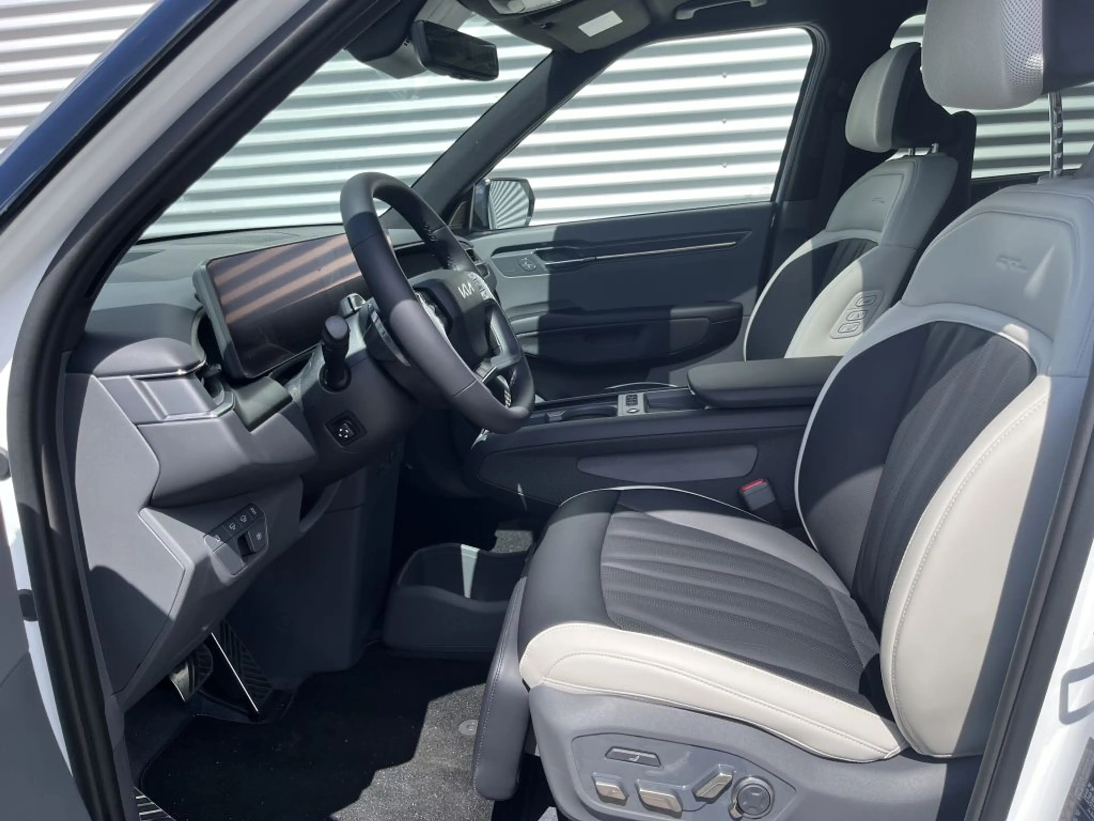 Kia EV9 99,8-kWh AWD GT-line Launch Edition — photo 10