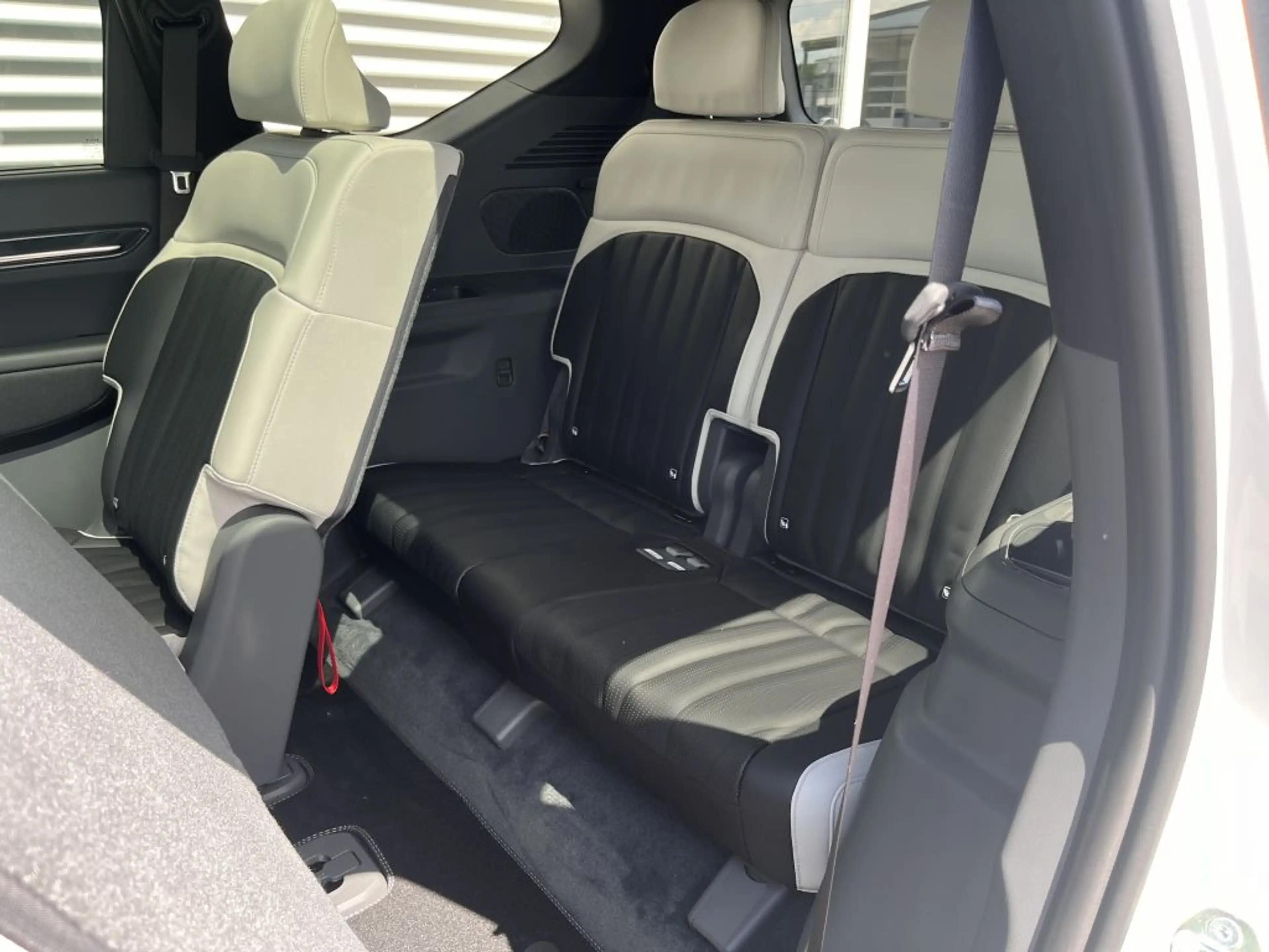 Kia EV9 99,8-kWh AWD GT-line Launch Edition — photo 12