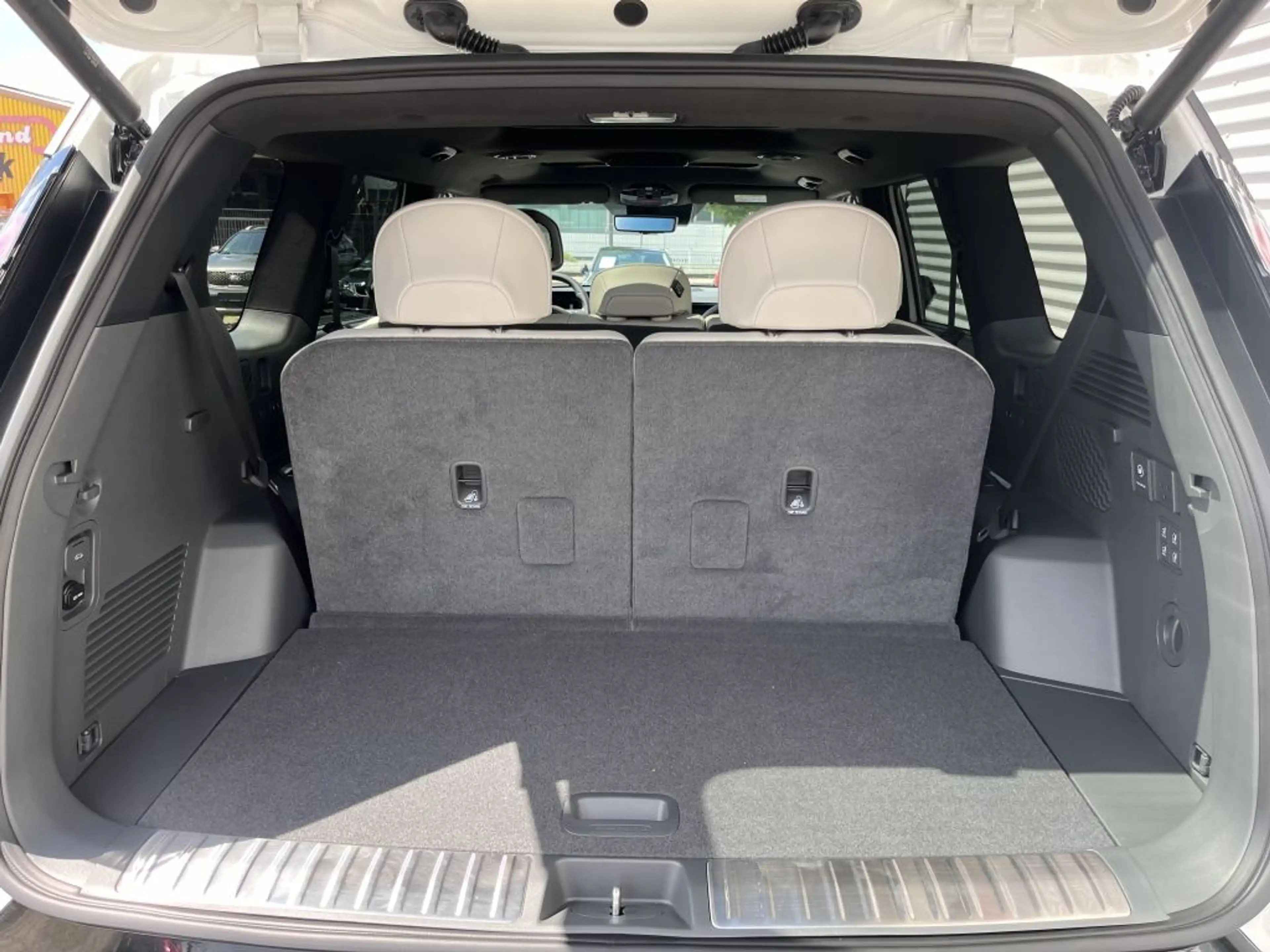 Kia EV9 99,8-kWh AWD GT-line Launch Edition — photo 13