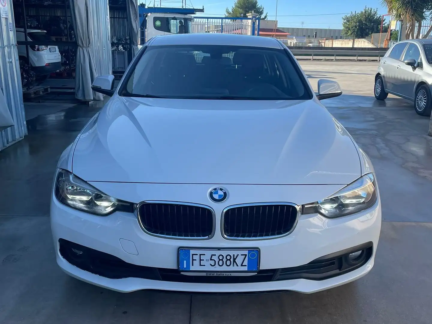 BMW 316 316d Touring auto Bílá - 1