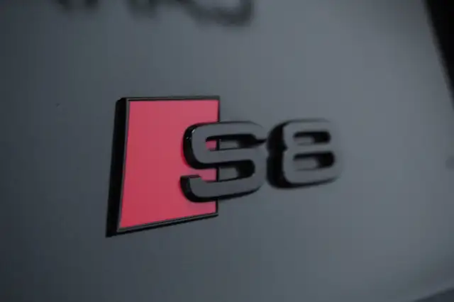 Audi A8 view 11