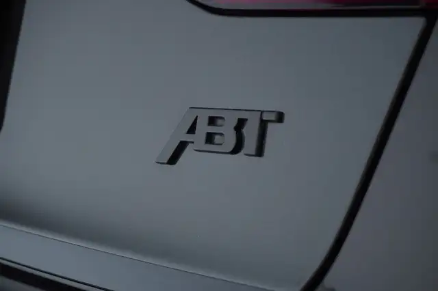 Audi A8 view 13