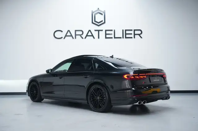 Audi A8 view 3