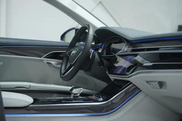 Audi A8 view 28