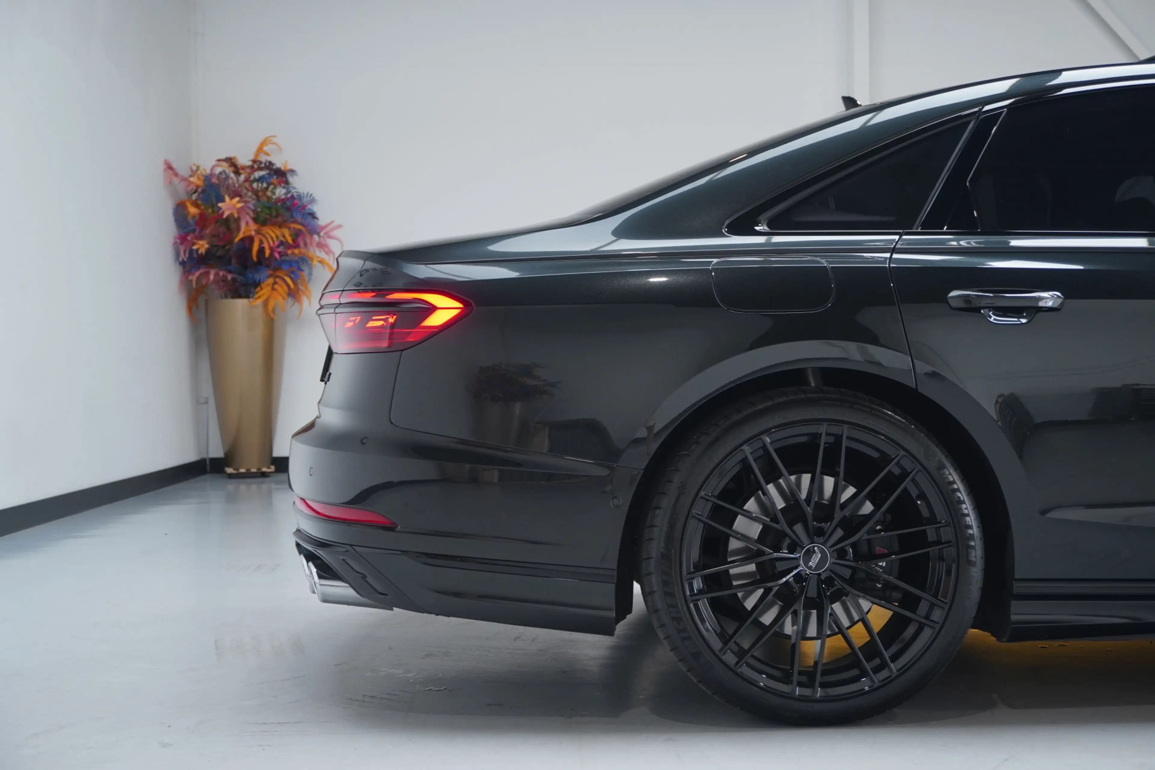 Audi A8 4.0 TFSI S8 Quattro / ABT / Audi-Exclusive / BTW a — photo 16