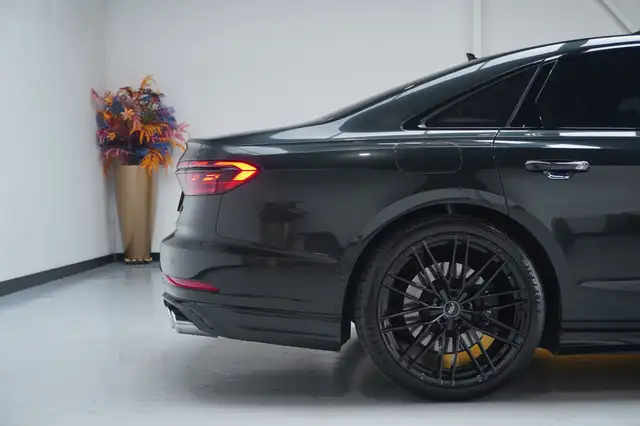 Audi A8 view 16