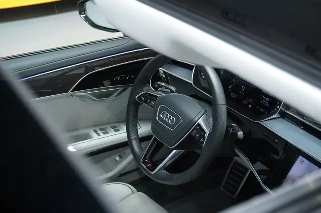 Audi A8 view 19