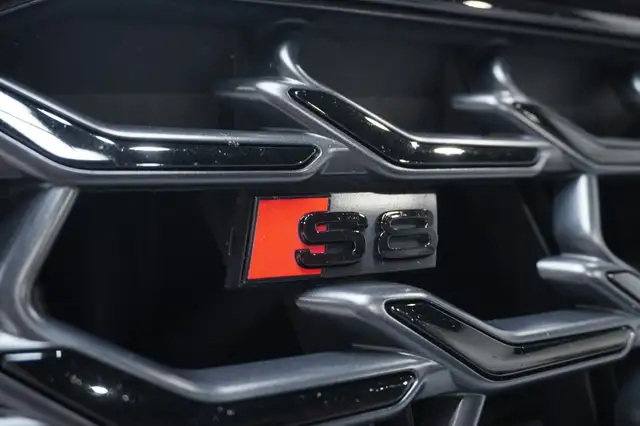 Audi A8 view 8