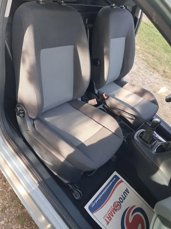 Ford Fiesta 3 portes — photo 11