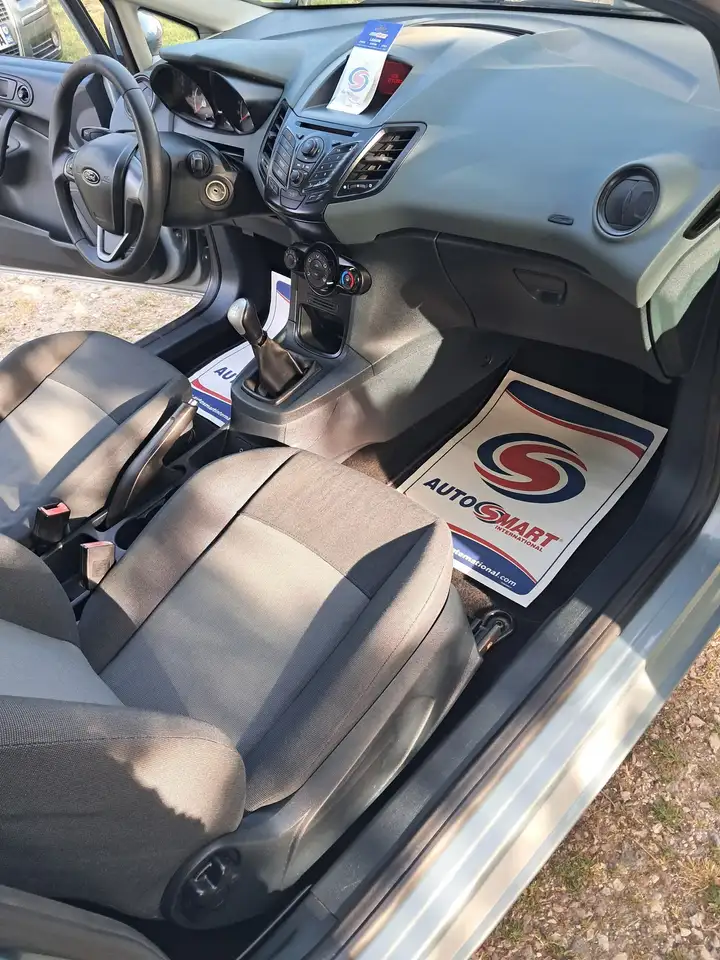 Ford Fiesta 3 portes — photo 6