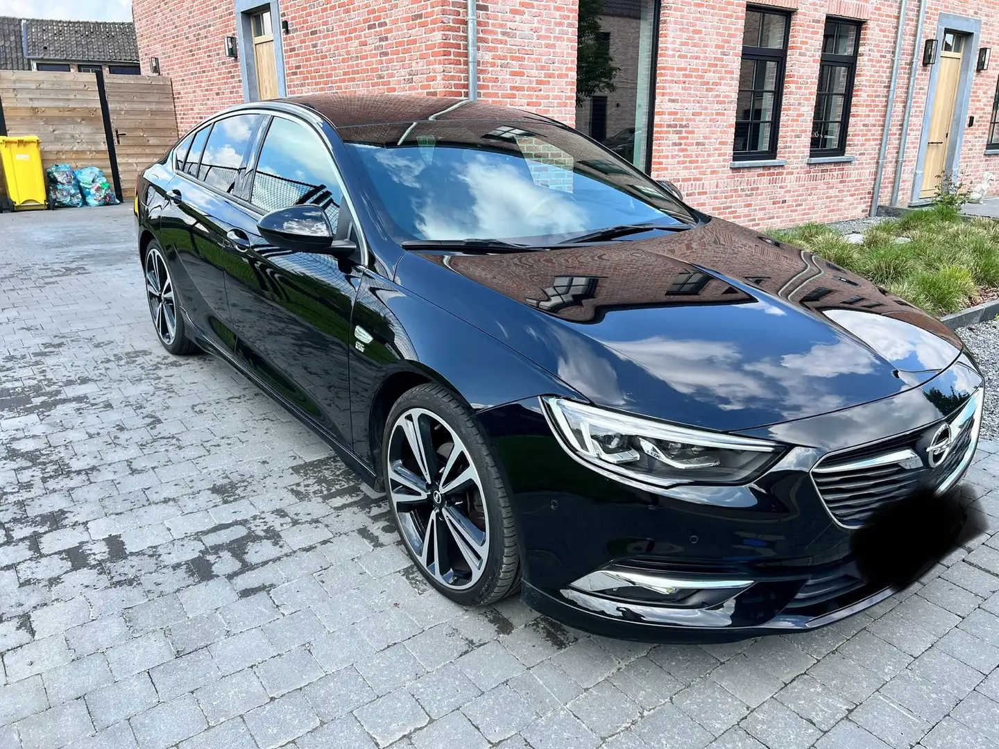 Opel Insignia dynamic 1.5 turbo Černá - 1
