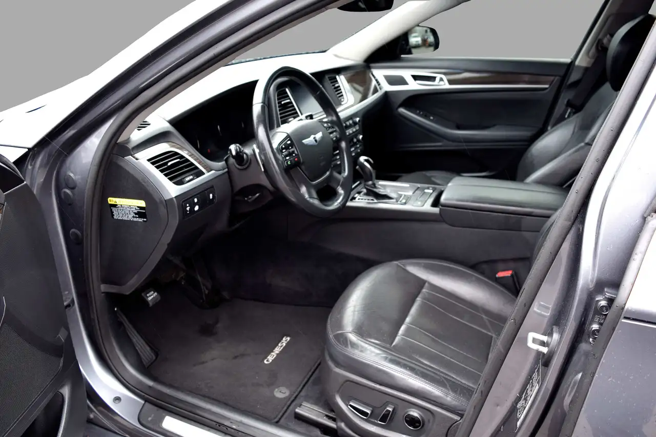 Hyundai Genesis снимка Hyundai Genesis