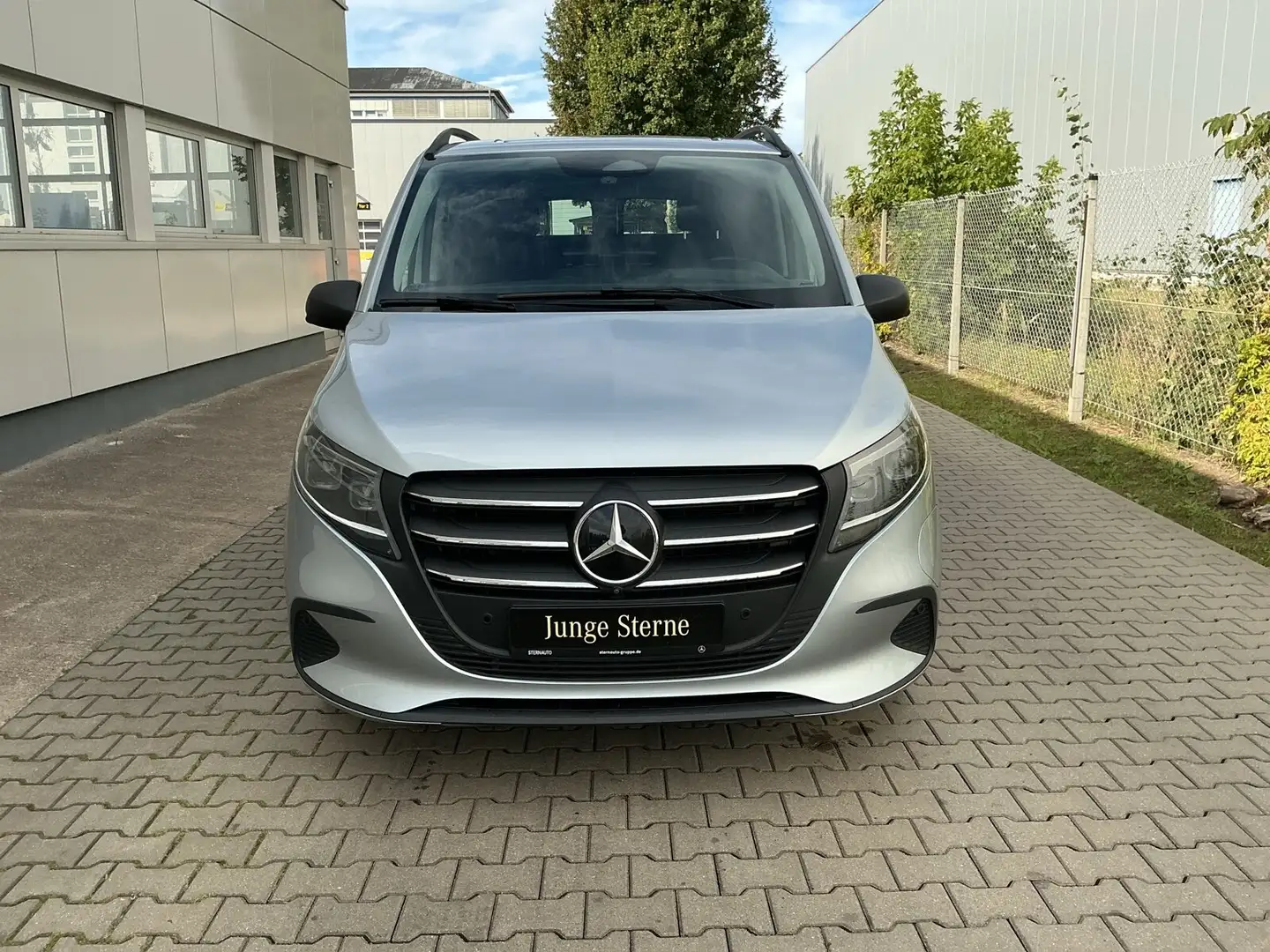 Mercedes-Benz Vito eVito KA 112 lang Navi/Distronic/Multibeam/Klima Silber - 2