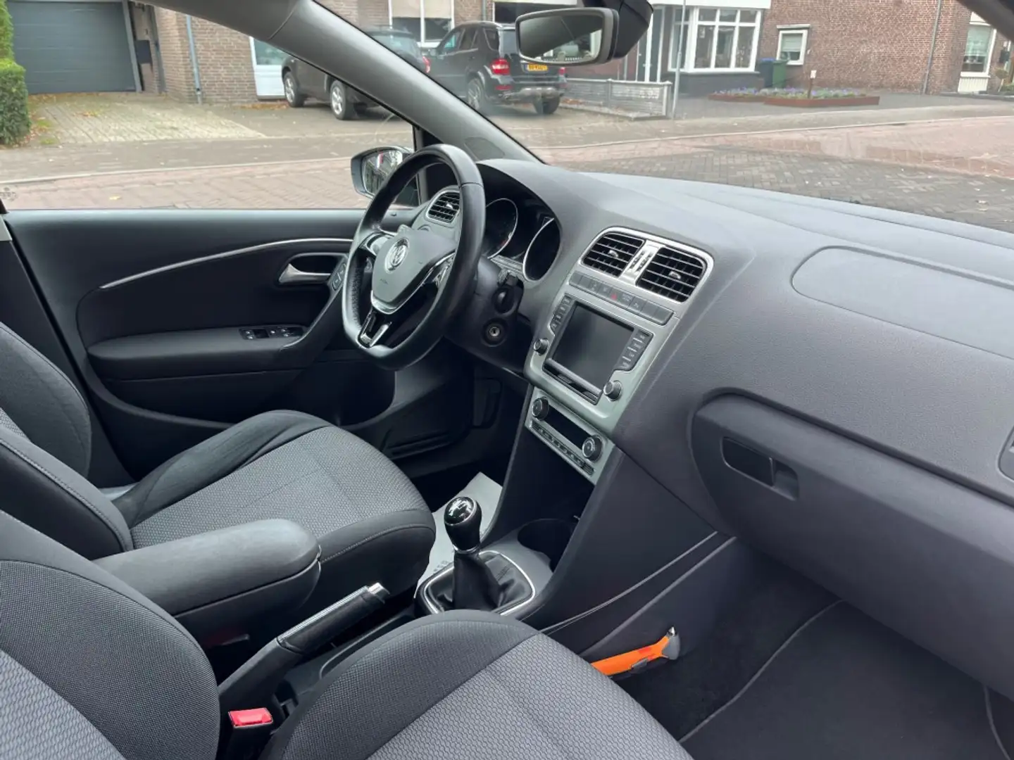 Volkswagen Polo 1.2 TSI HIGHLINE / NAVI / CARPLAY / CRUISE CTR. / Noir - 2