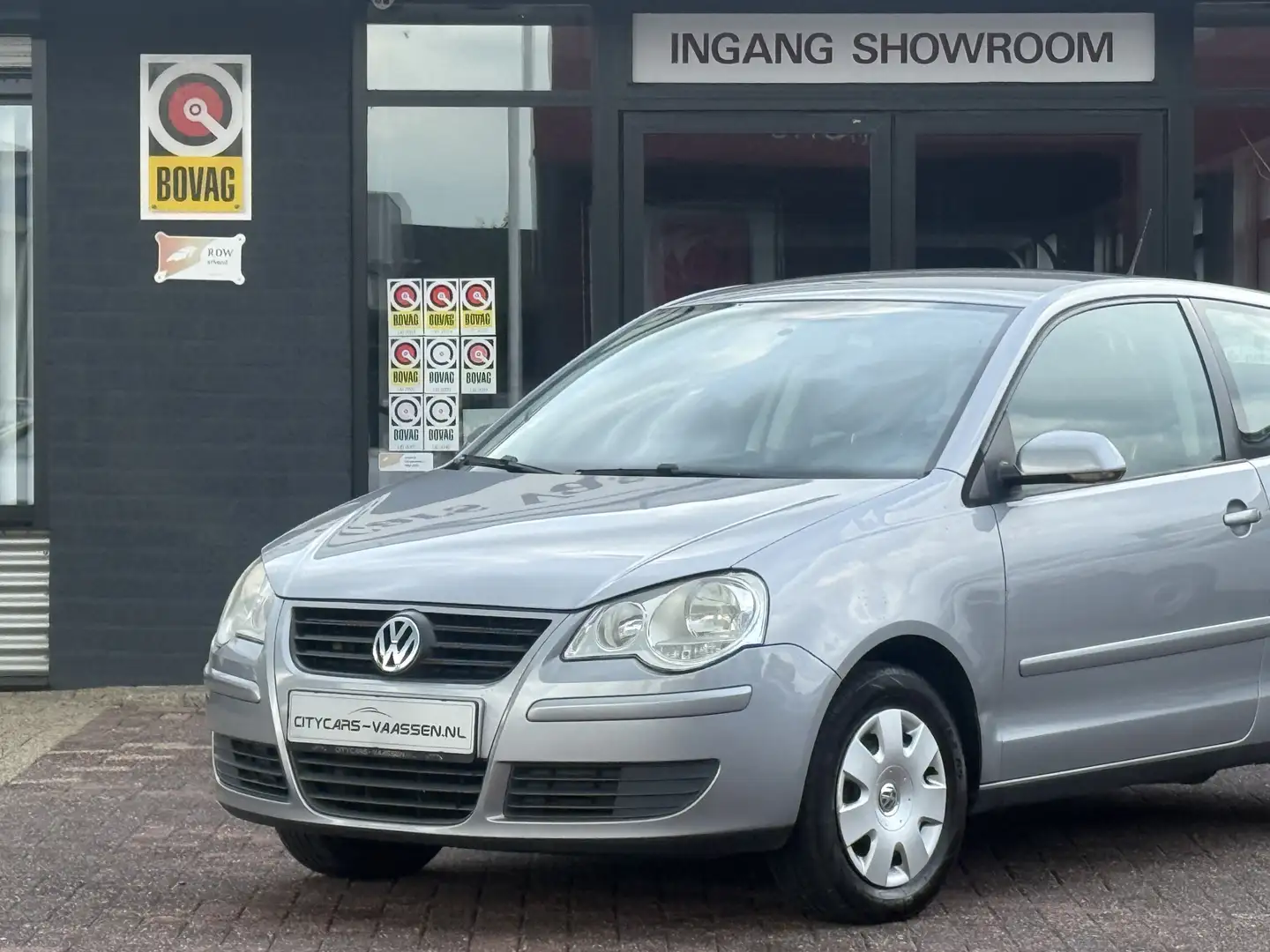 Volkswagen Polo 1.2 Optive 60 pk org nl auto nap logisch airco elk Gris - 2