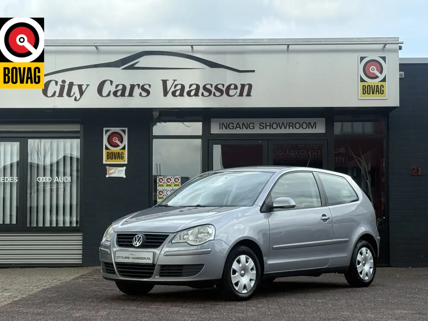 Volkswagen Polo 1.2 Optive 60 pk org nl auto nap logisch airco elk Gris - 1