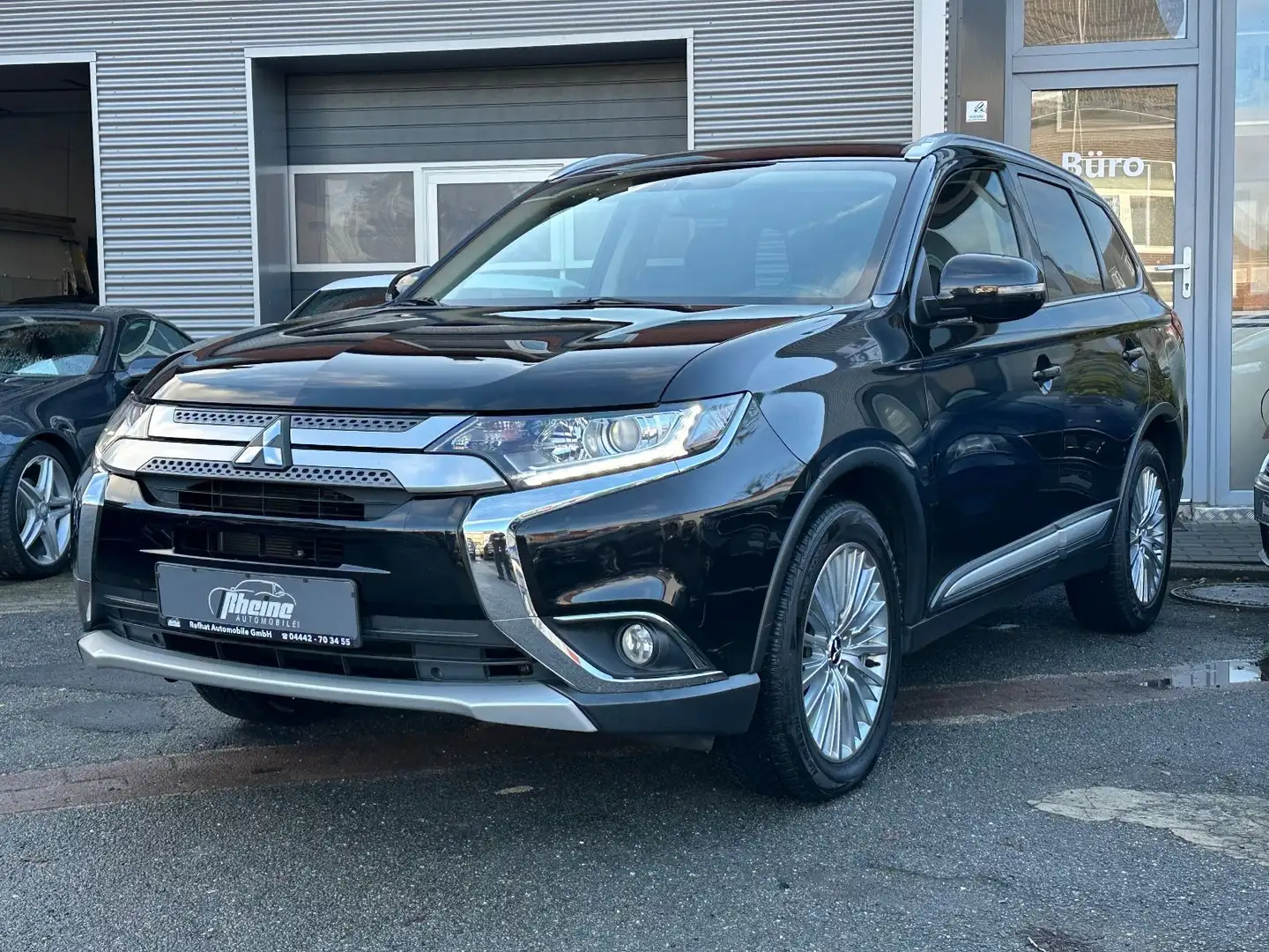 Mitsubishi Outlander Plus 4WD*XENON*SHZ*PDC*LED*AHK* Noir - 2