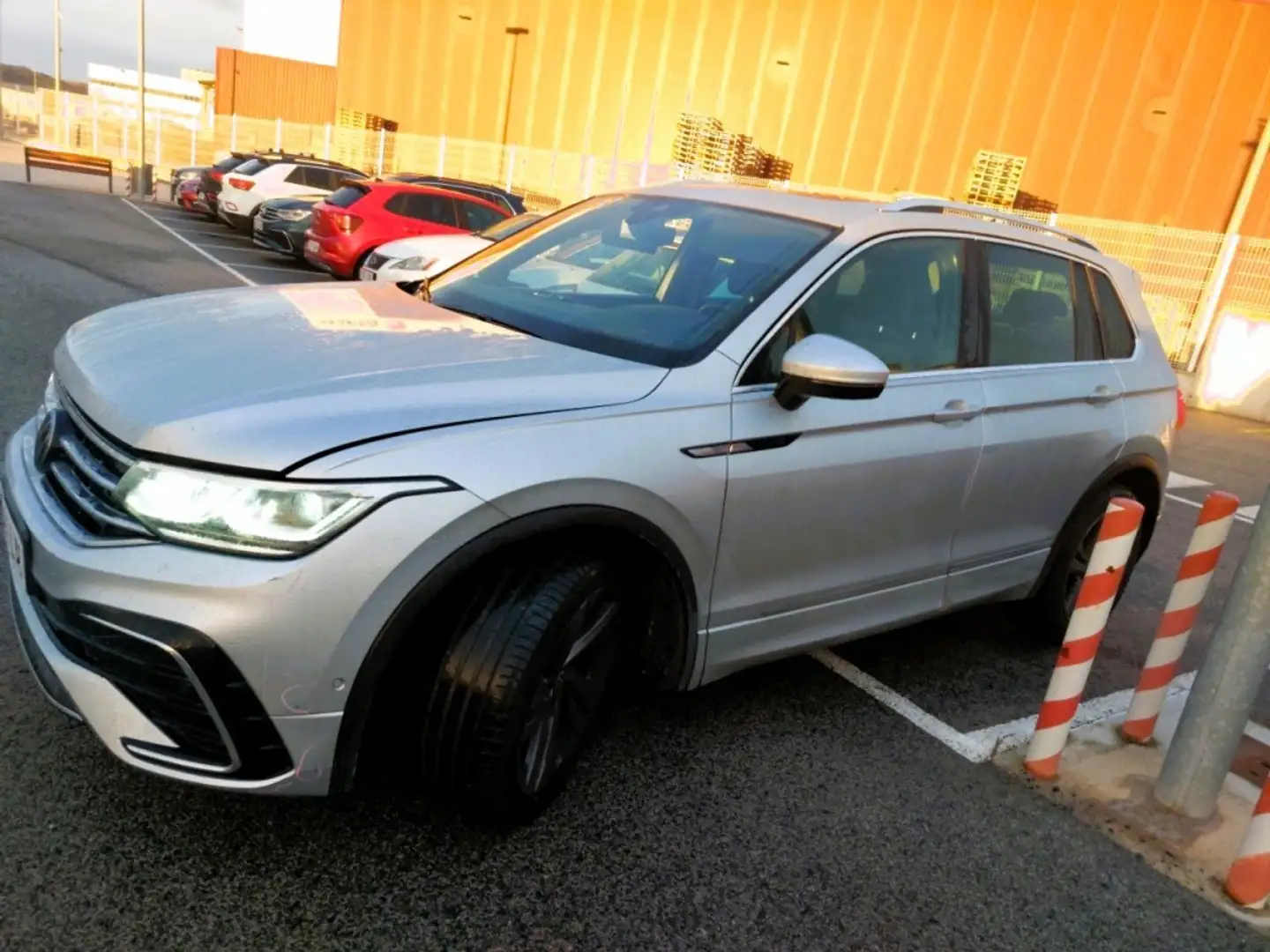 Volkswagen Tiguan 2.0TDI R-Line DSG 110kW Silber - 2
