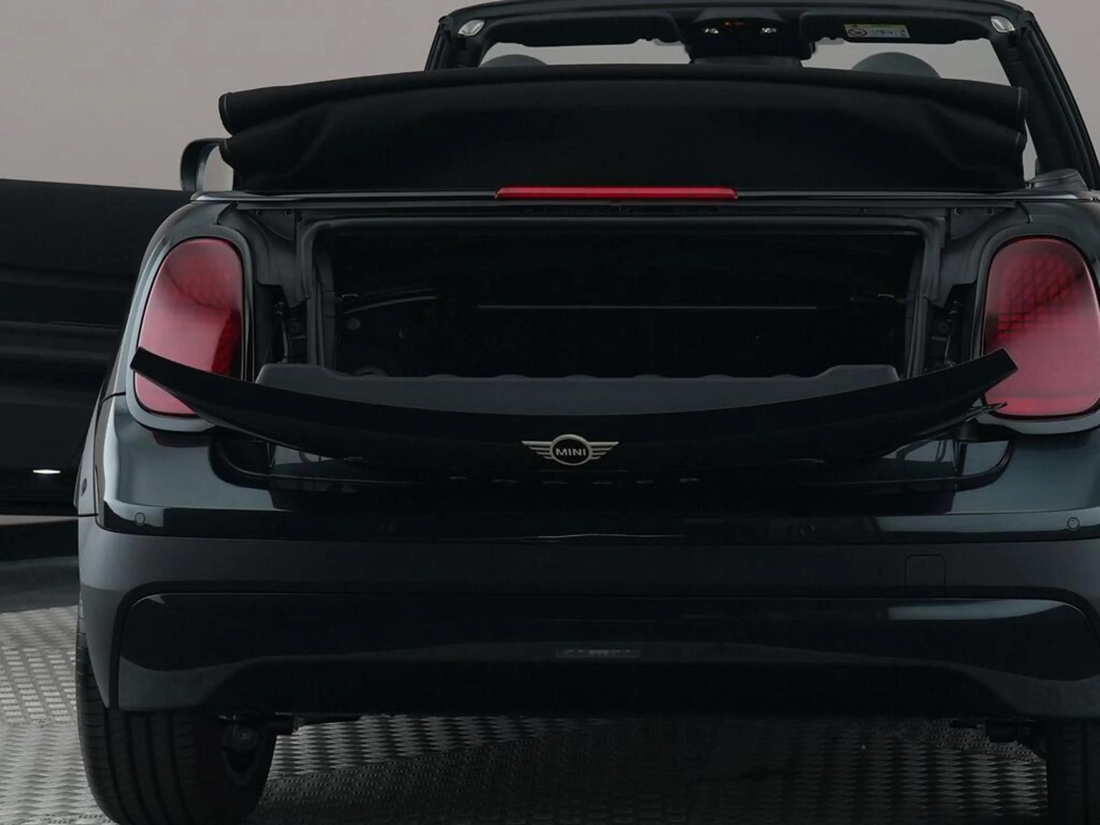 MINI Cooper C Cabrio 2.0 Favoured M — photo 12