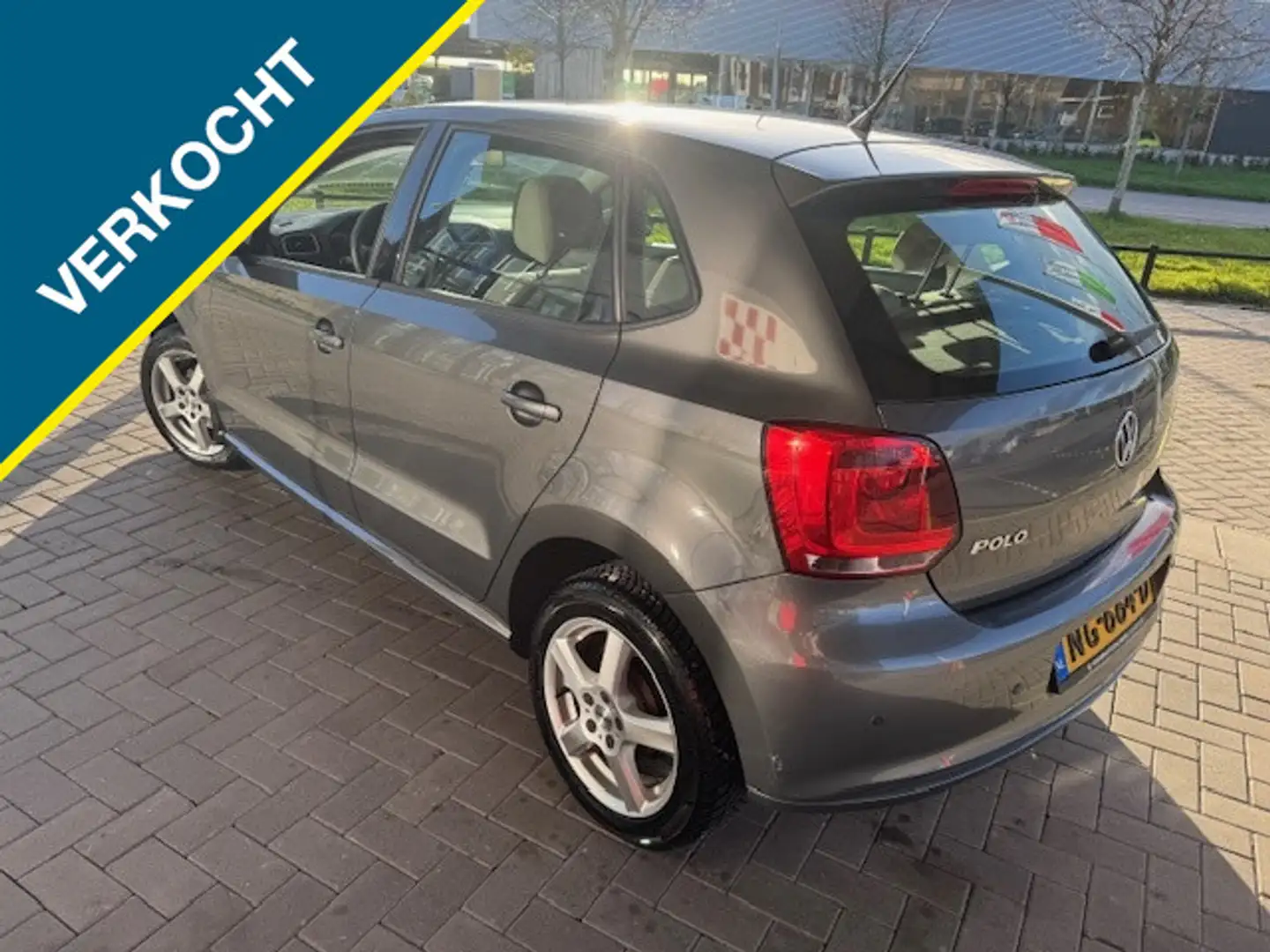 Volkswagen Polo VERKOCHT! 1.2-12V COMFORTLINE 5-DRS. + AIRCO/APPLE Gris - 2