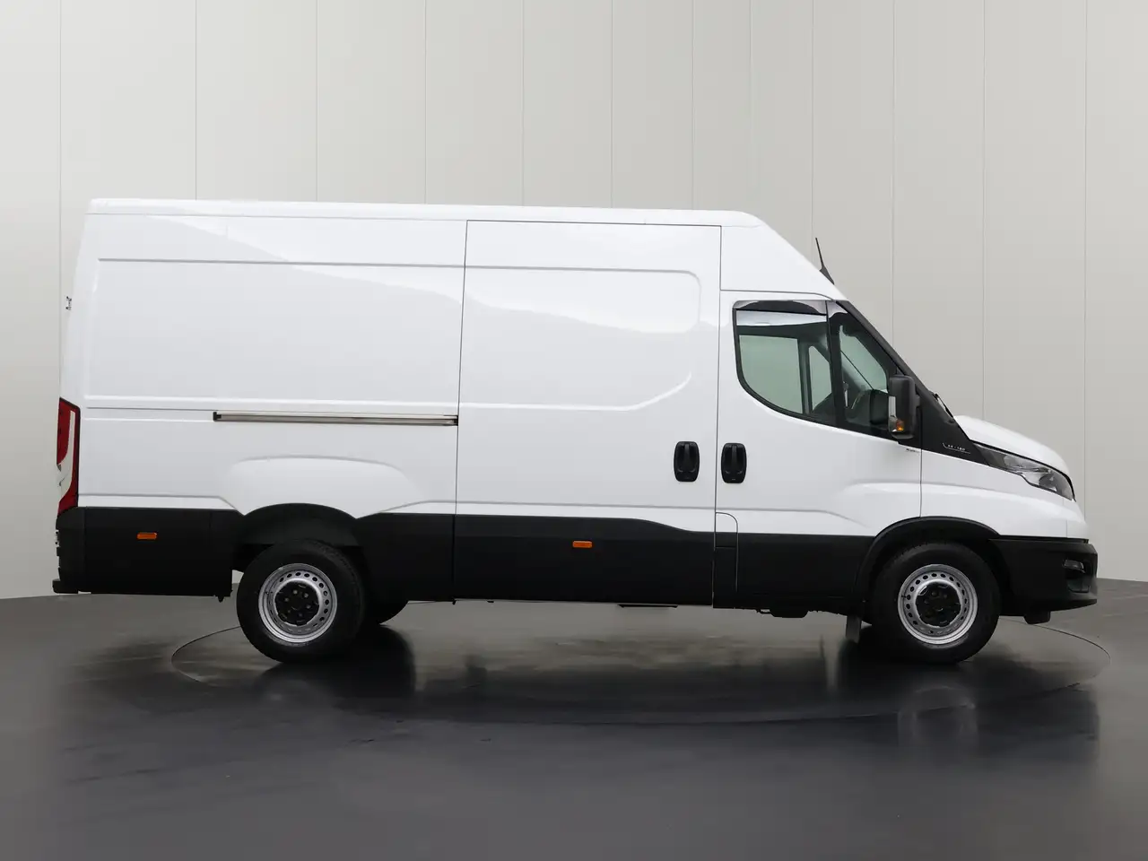 Iveco Daily 2024 — фото 13