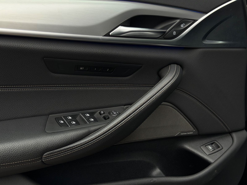BMW 550 d xDrive GLASDACH/MEMORY/SOFT-CLOSE/HUD/ — photo 11