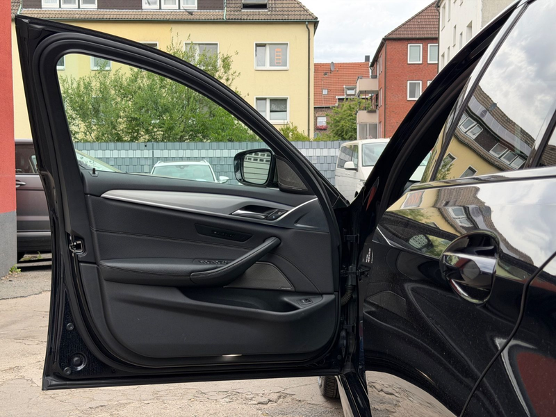 BMW 550 d xDrive GLASDACH/MEMORY/SOFT-CLOSE/HUD/ — photo 8