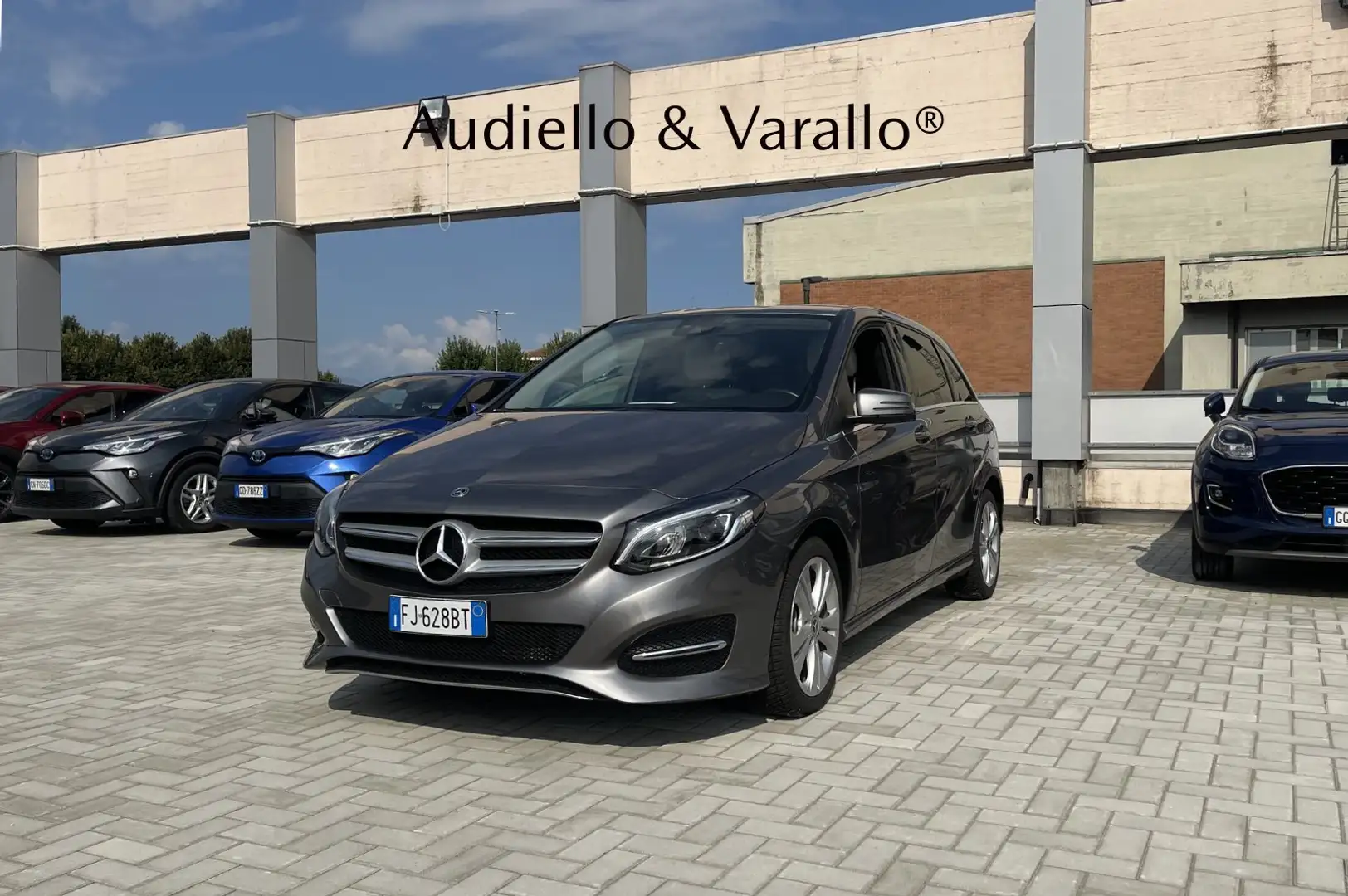 Mercedes-Benz B 180 B 180 Business Gris - 2