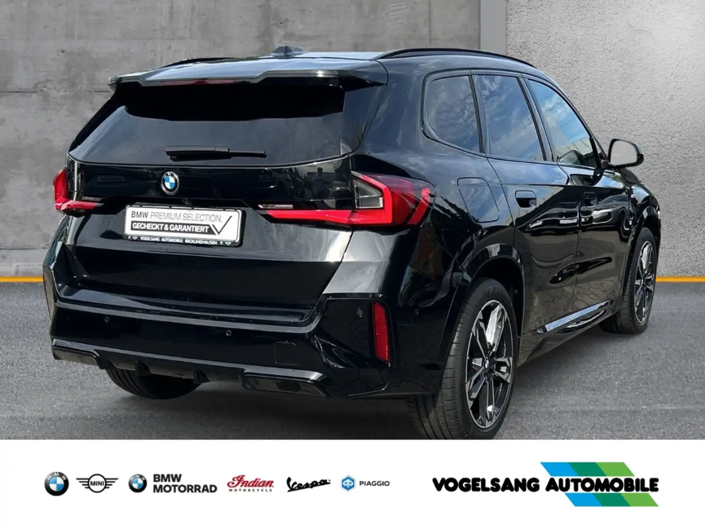 BMW X1 xDrive23iA,M Sport,AHK,DrivingAssistentPlus,Leder Zwart - 2