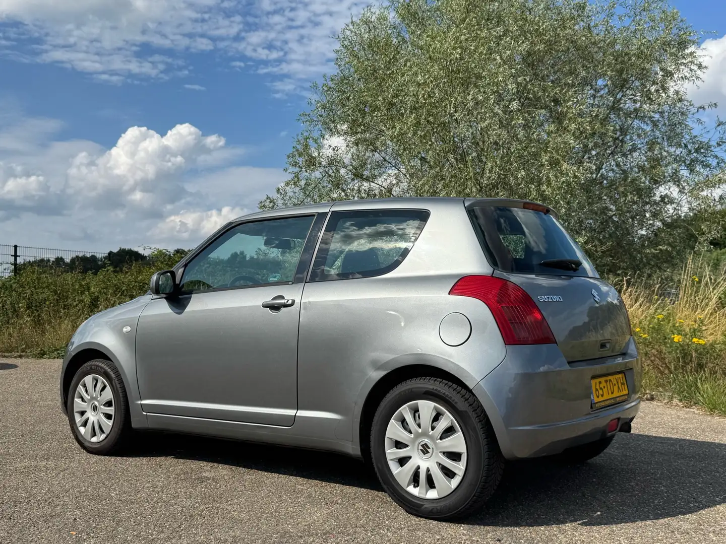 Suzuki Swift 1.3 GLS APK T/M 31-05-2026 / BLUETOOTH / ELEK RAME Gris - 2