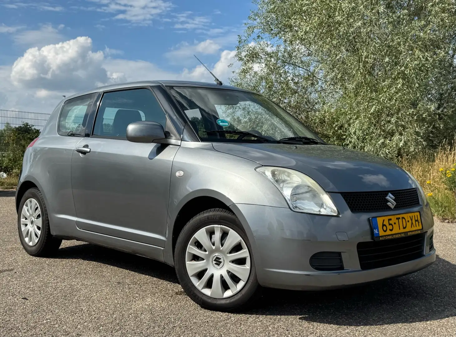 Suzuki Swift 1.3 GLS APK T/M 31-05-2026 / BLUETOOTH / ELEK RAME Gris - 1