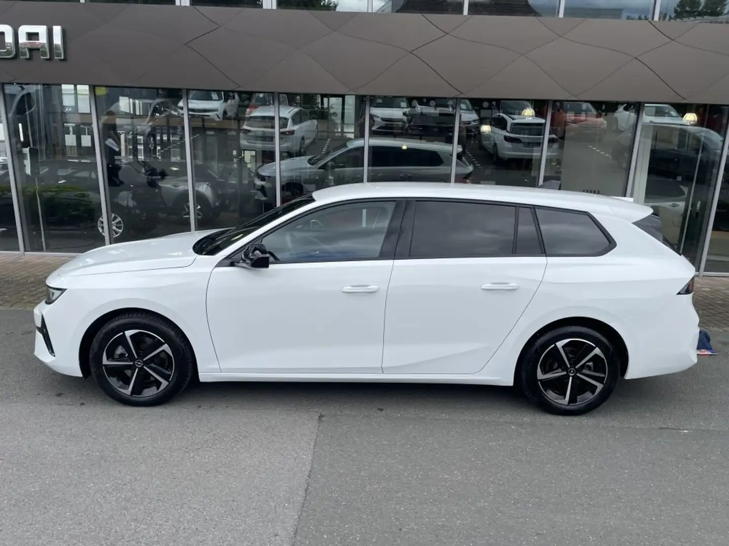 Opel Astra Sports Tourer 1.2 Turbo GS Wit - 2