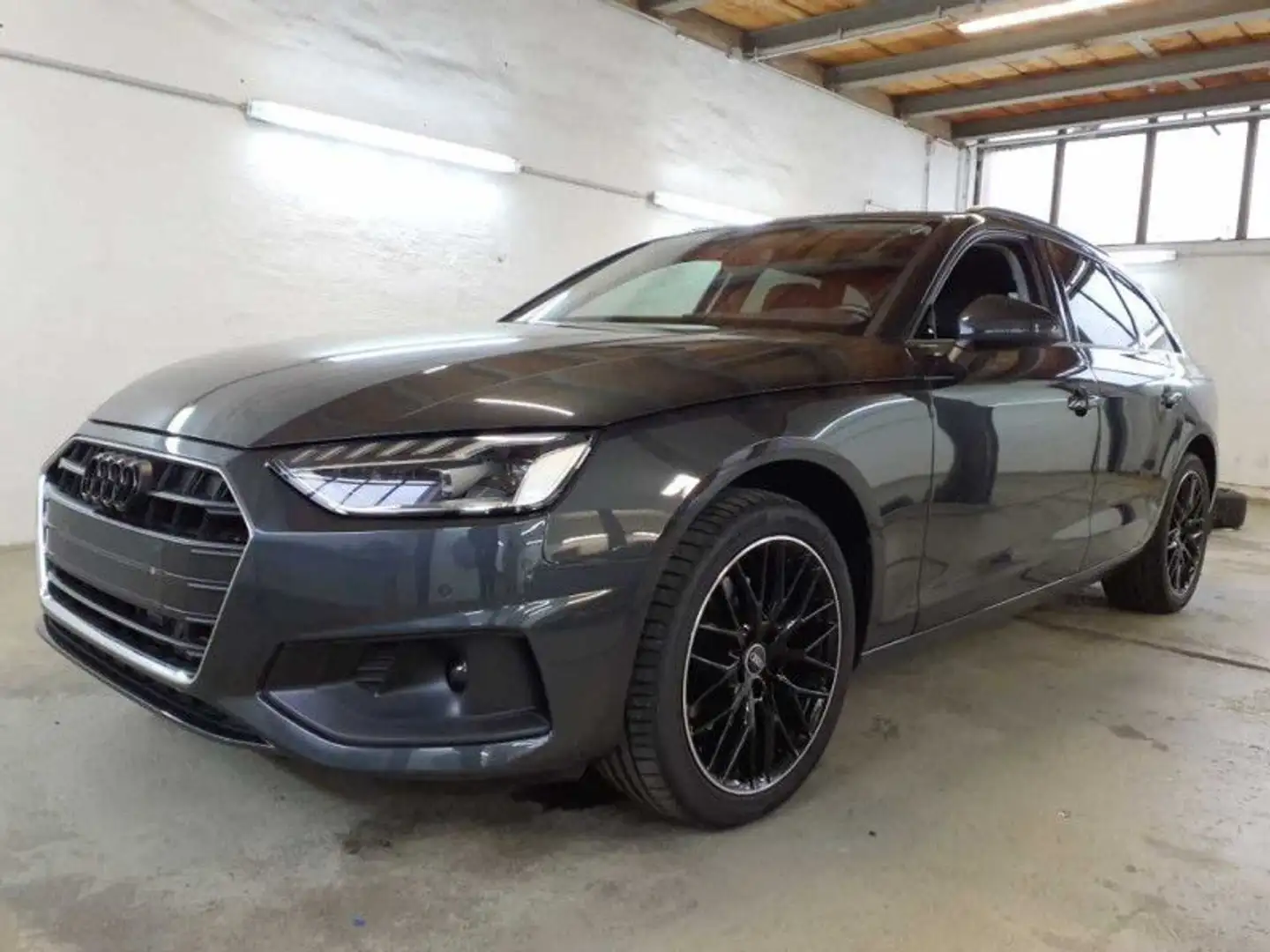 Audi A4 Avant 35 TFSI Grau - 2