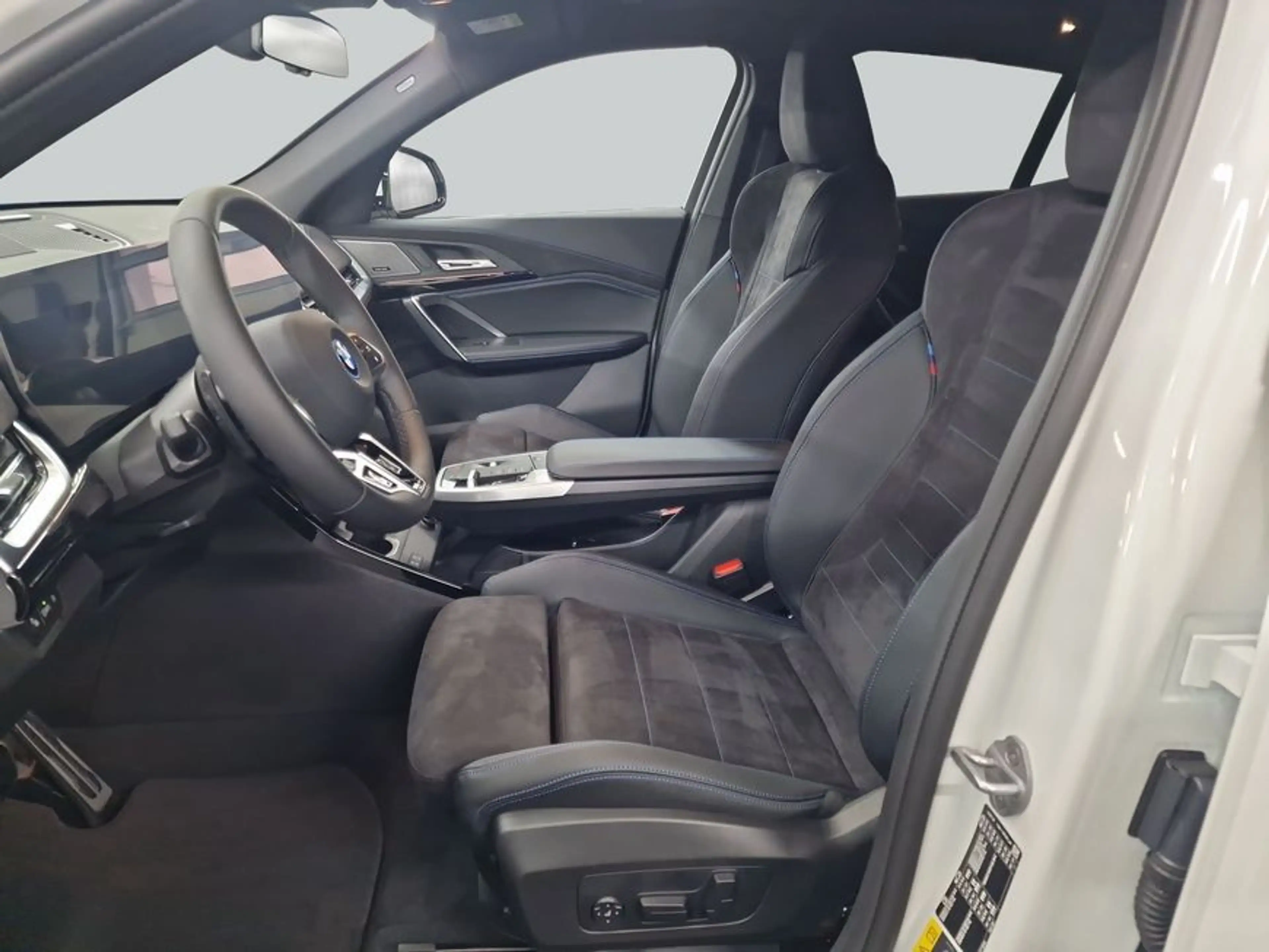 BMW iX2 xDrive30 225 kW, 5-türig (Strom) — photo 12