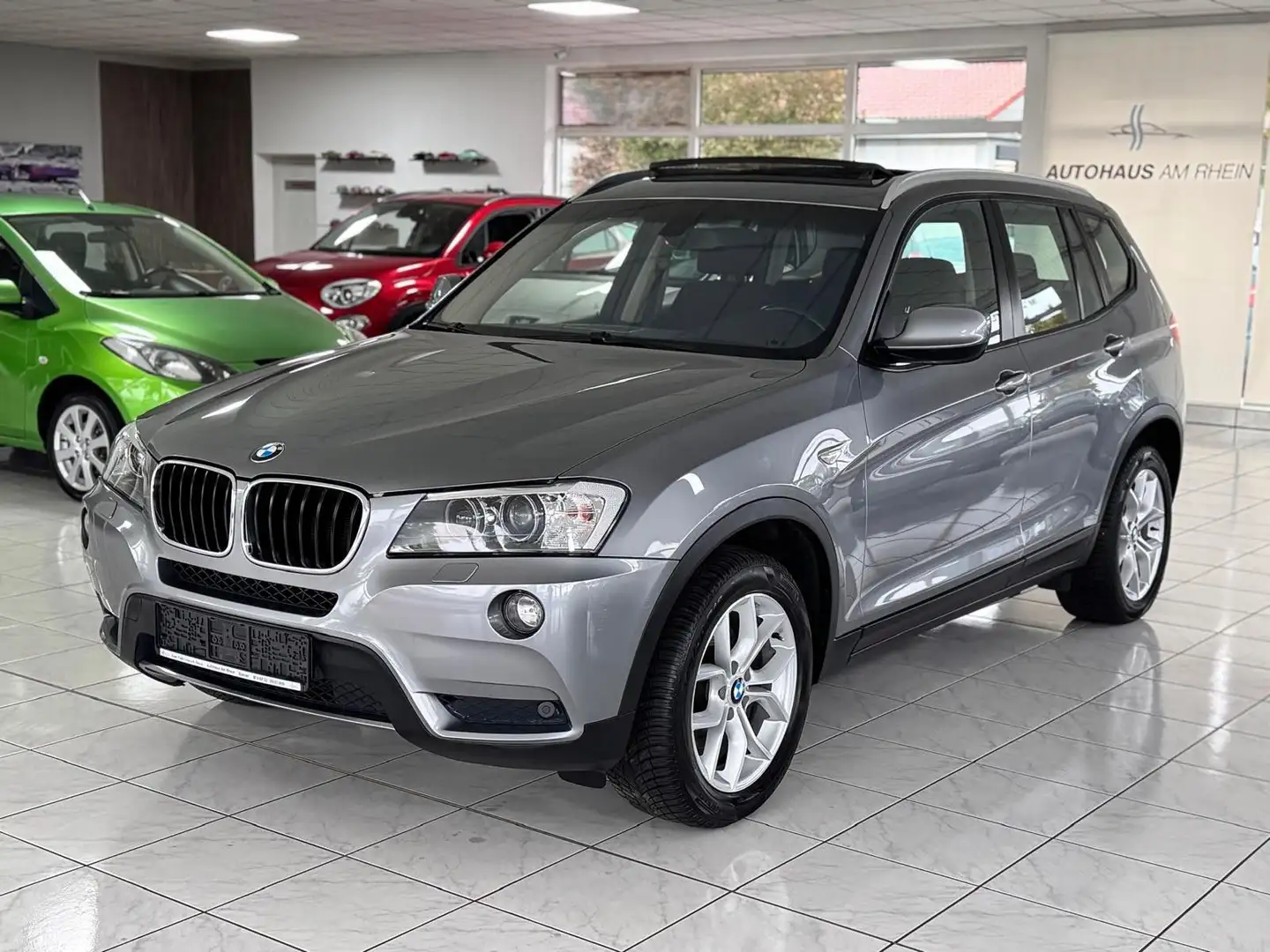BMW X3 xDrive+Bi-Xenon+SHZ+Navi+Schiebedach+AHK+PDC Grau - 2
