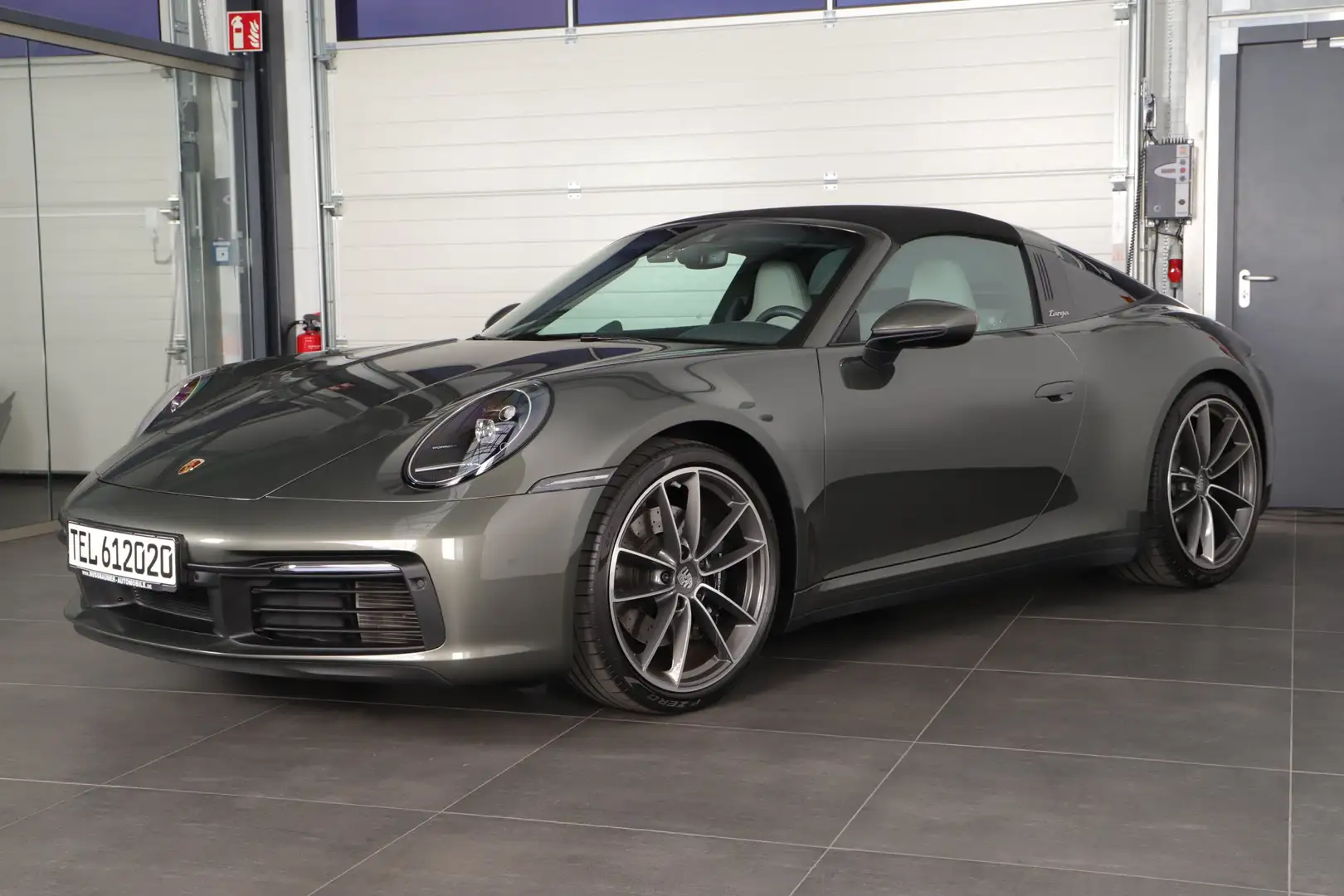 Porsche 992 911 Targa 4S EXCLUSIVE FARBGEN AUSSTATTUNG APPR27 Grau - 2