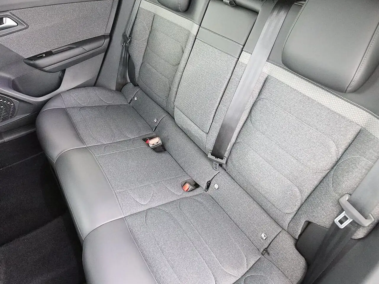 Citroen C5 X 1.2 PureTech 130 Feel Aut LED NAV TEMP R-CAM 23