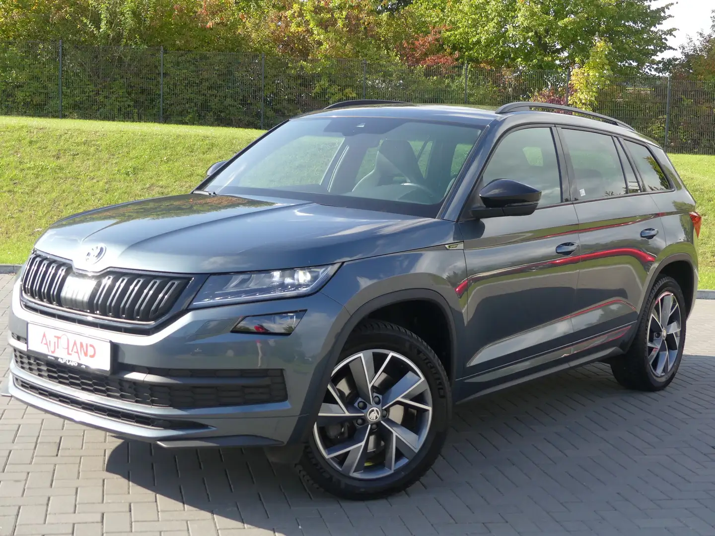 Skoda Kodiaq 2.0 TSI Sportline 4x4 DSG LED SHZ PDC Gris - 2