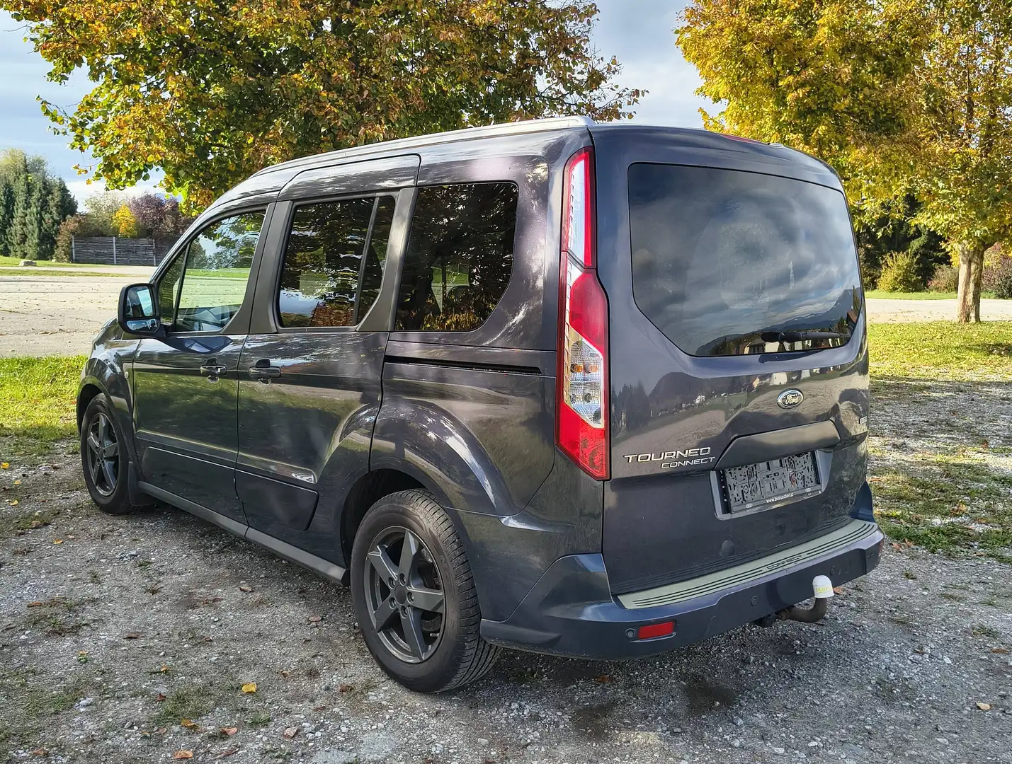 Ford Tourneo Connect Titanium Grau - 2