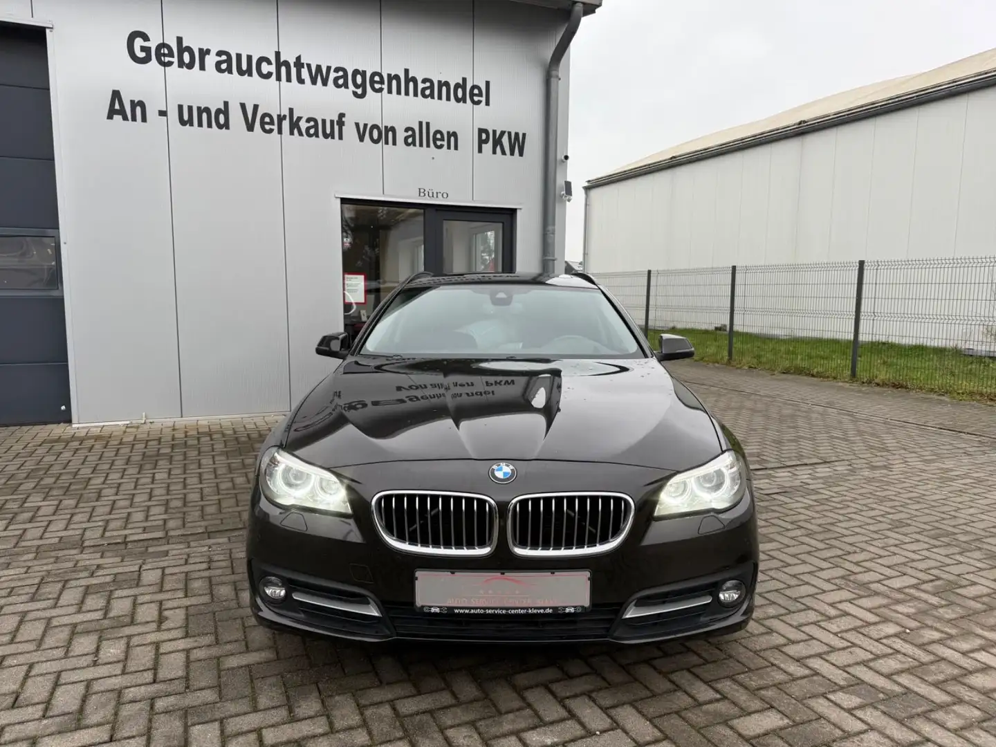 BMW 520 d xDrive*R-KAMERA*NAVI*SHZ*PANORAMA*8FACH* Braun - 2