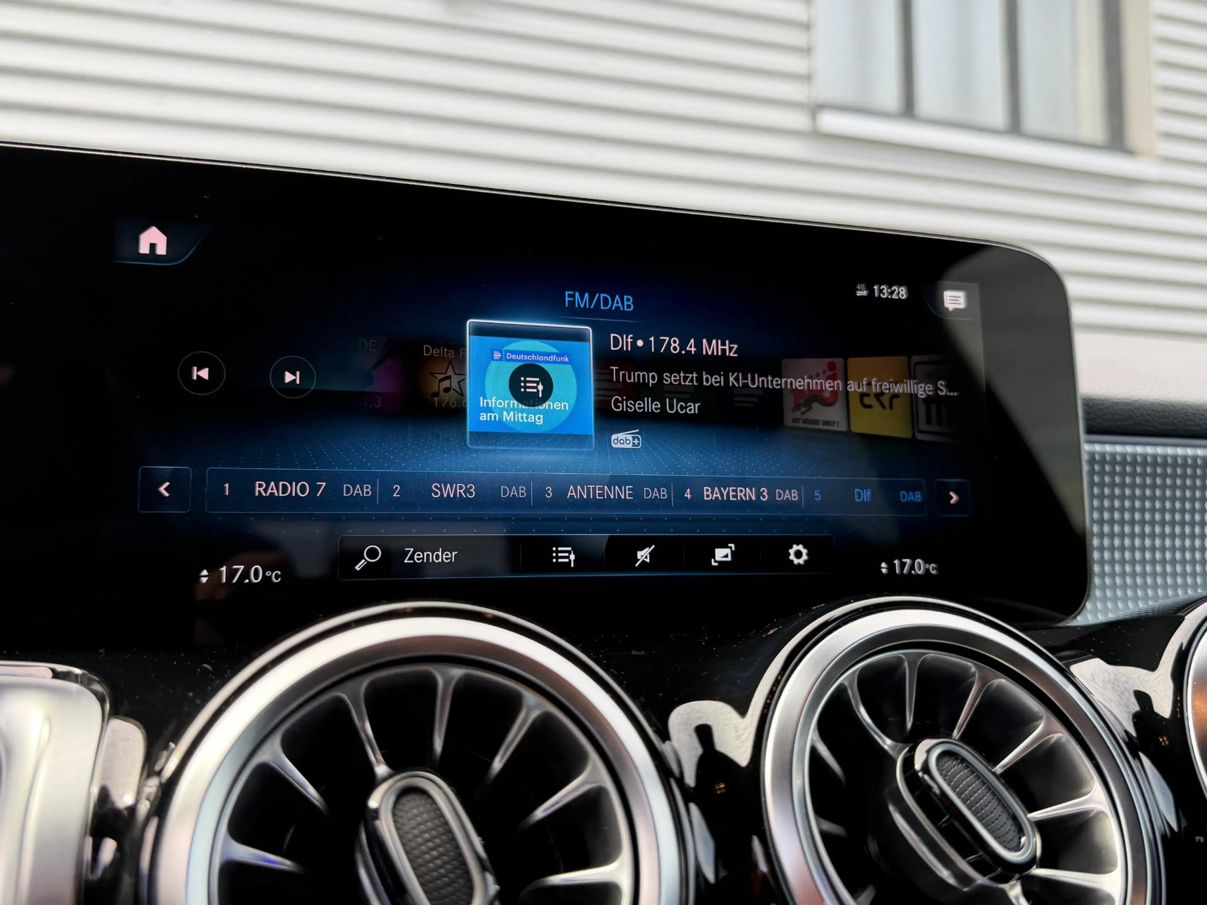 Mercedes-Benz EQB 250 Business Line 67 kWh |Keyless|Cruise|Camera| — photo 29