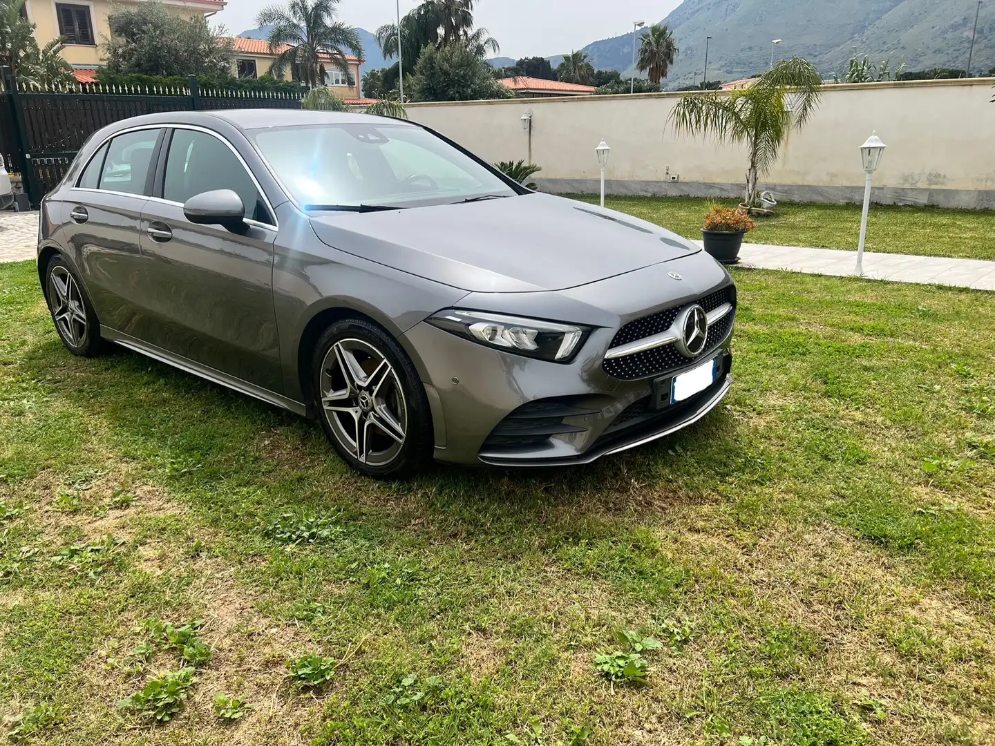 Mercedes-Benz A 180 d Premium auto Grigio - 1