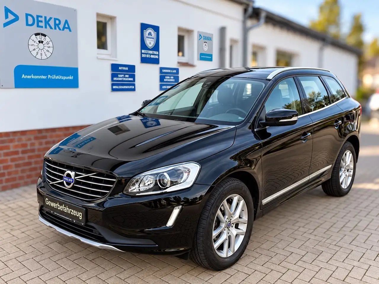 Volvo XC60 Summum 2WD — photo 1 of 15